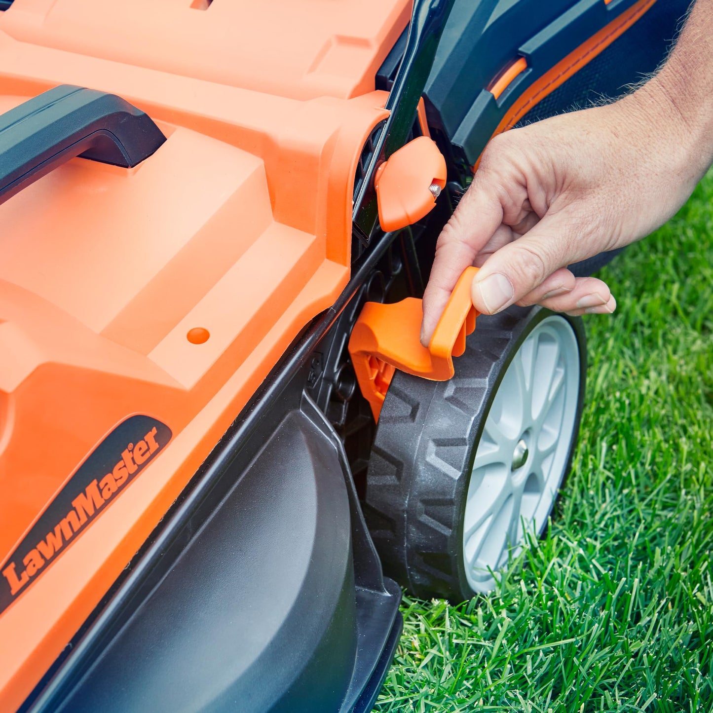 24V Cordless Lawn Mower, 34cm Cutting Width, 2×4Ah Batteries, Fast Charger, 32L Grass Box, 6 Cutting Heights – view 3
